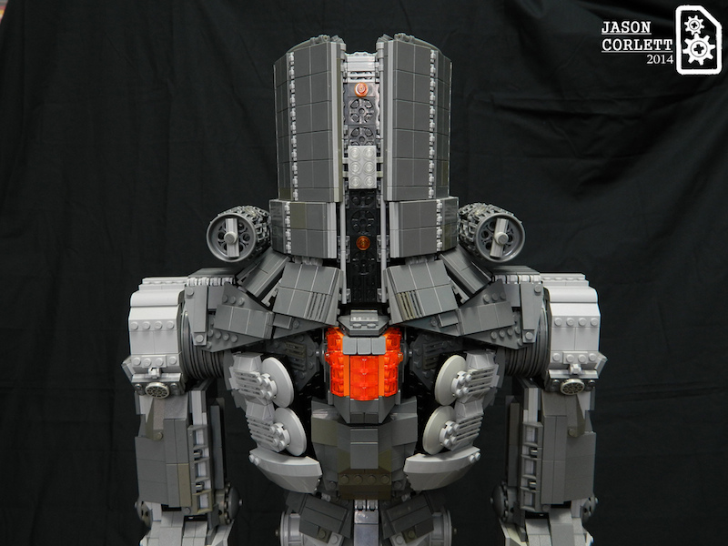 Illustration for article titled Awesome 3-foot-tall Lego jaeger from Pacific Rim is piloted by minifigs
